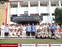 2 poliklinik kementerian dalam negeri memiliki dua departemen terapeutik yang melakukan diagnostik dan pengobatan penyakit umum. Kementerian Dalam Negeri R I