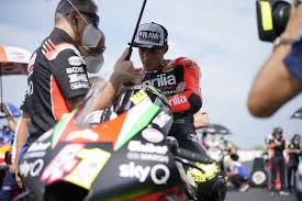 Sebuah insiden yang cukup aneh menimpa enea bastianini di gp mugello sesaat sebelum start di mulai. 2020 Aleix Espargaro Crashes Out On The First Lap Smith Finishes In The Points Gresini Racing