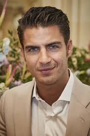 Maxi iglesias contó detalles íntimos de su salida con viviana saccone. Maxi Iglesias Niega Su Supuesto Romance Con Viviana Saccone Famosos El Mundo