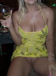Amateur flashing pussy in bar