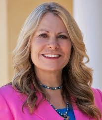 Holly Finlay's Instagram, Twitter & Facebook