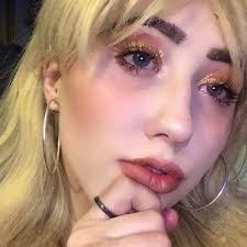 Laura Bixby's Instagram, Twitter & Facebook