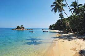 Pulau pangkor | perak sumber: 10 Pulau Menarik Di Malaysia Selain Kaya Dengan Keindahan Flora Dan By Fasehah Medium