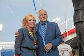 Howard schnellenberger was born on march 16, 1934 in louisville, kentucky, usa as howard leslie schnellenberger. Ex Coach Howard Schnellenberger Thrilled To See Fau Host Miami South Florida Sun Sentinel South Florida Sun Sentinel