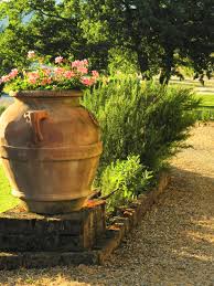 Typical Ingredients Of Tuscany Terracotta Geraniums Rosemary And Sage At Villa Fabbri La Selva Vacation Villas In Tuscan Garden Italian Garden Garden Urns