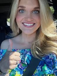 Abigail Hope's Instagram, Twitter & Facebook