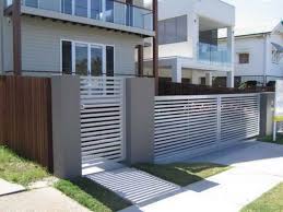 If you're looking for a rustic and beautiful privacy fence, this natural looking design might be for you. 20 Fence Designs For Front Yards Magzhouse