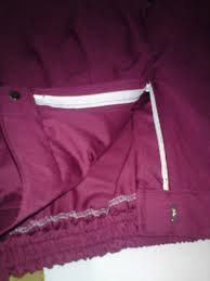 Mertuaku yang peracik jamu ini adalah istri ketiga dari camat di kampungya dari pernikahannya yang menghasilkan tiga anak. Cerita Sex Main Burit Mak Mertua