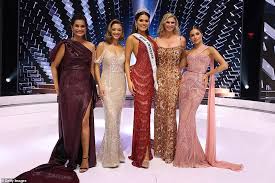 Lupita jones, la ex miss universo mexicana,se mostró en contra de la inclusión de participantes transgéneros en el certamen de belleza. Miss Mexico Andrea Meza Is Crowned Miss Universe 2021 After 2020 Pageant Was Cancelled Due To Covid Newsbinding