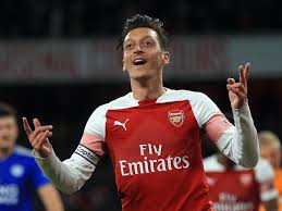 Ergänzt wird das durch eine geradezu lustige selbstentlarvung. London Sexy Fussball Und Torrekord Arsenal Feiert Kapitan Ozil Rheinische Anzeigenblaetter De