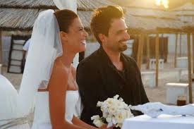 L'attrice bitontina bianca guaccero dice sì al suo fidanzato, il regista dario acocella, e per le nozze sceglie la città di monopoli. Bianca Guaccero Toglie L Imbottitura Del Reggiseno In Diretta A Detto Fatto Mostrati Per Come Sei Il Gazzettino It Viaggi