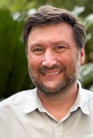 👨‍🍳 𝐖𝐞𝐥𝐜𝐨𝐦𝐢𝐧𝐠 𝐒𝐞𝐚𝐧 𝐌𝐜𝐋𝐞𝐧𝐝𝐨𝐧 𝐭𝐨 𝐭𝐡𝐞 𝐑𝐞𝐝'𝐬  𝐋𝐞𝐚𝐝𝐞𝐫𝐬𝐡𝐢𝐩 𝐓𝐞𝐚𝐦! 🎉 As we celebrate Chef Pepe's incredible  legacy at Red's, we're excited to spotlight Sean…