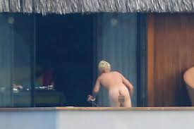 Justin Bieber and his penis on holiday - Mirror Online