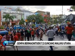 Gempa maluku hari ini gempa maluku 2021 maluku gempa gempa bumi dengan magnitudo 5,7 gempa bumi terkini berkekuatan magnitudo 5,1 mengguncang ternate, maluku utara, minggu (6/6). Gempa Bermagnitudo 7 2 Guncang Maluku Utara Youtube