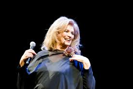 Zingara (italian for gypsy woman) is a song composed by enrico riccardi and luigi albertelli. Una Vita Da Zingara Iva Zanicchi Al Teatro Nuovo Evento A Milano
