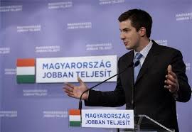 Kocsis máté úgy fogalmazott, hogy nehéz higgadtnak maradni, amikor épp maguk beszélnek a bérből és fizetésből élőkről, válságkezelésről, képmutatásról, milliárdosokról, megviselt emberekről. Kocsis Mate Fidesz Daily News Hungary