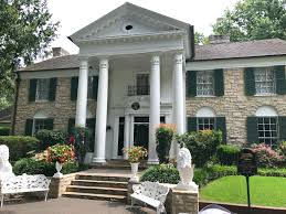 Elvis & priscilla presley lived here in 1966 and 1967, and honeymooned here on may 1, 1967 after their wedding. Tour Graceland Home Of Elvis Presley Oh The Places We Travel