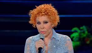 18,708 fans get concert alerts for this artist. Chi E Lo Stilista Di Ornella Vanoni Sanremo 2021 Abito E Look Chiechiera It
