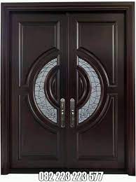 Pintu dengan tekstur yang berbeda dari fasad rumah sumber : Pin On Pintu Rumah