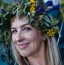 Apie ausis. Jau esu pasakojęs, kad apuokai yra tos pačios pelėdos, tik  lietuviai sugalvojo, kad, jei turi ausis, esi apuokas (rusai ten su  pavadinimais išvis pavaro, bet nesigilinkim). Tai kam pelėdoms aušys? "