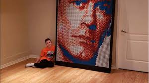 Convierte la dislexia en su “superpoder” y crea impresionantes retratos con  cubos Rubik