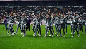 Turkcell kadın futbol ligi'nde 5 mayıs'ta oynanacak finalde karşılaşacak beşiktaş jk vodafone kadın futbol takımı ile fa. Besiktas Kadin Futbol Takimi Vodafone Park I Selamladi
