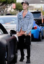 Justin Bieber Steps Out In La Wearing Fear Of God Jacket Pants Fanmail Tee And Yeezy Boost Snea Justin Bieber Style Justin Bieber Outfits Mens Casual Outfits