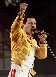 Freddie mercury is best known as one of the rock world's most versatile and engaging performers and for his mock operatic masterpiece, bohemian rhapsody. Queen Rockstar Freddie Mercury Ware Heute 70