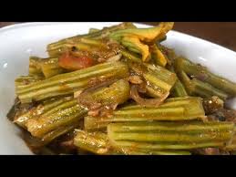 Ang paghuhugas sa ulo na apektado ng lisa at kuto gamit ang pinaglagaaan ng dahon ng guyabano. Bunga Ng Malunggay Health Benefits Market Manila Young Malunggay Seed Pods Vegetables Miracle Tree Of The Philippines