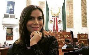 La lideresa de los comerciantes ambulantes de la ciudad de méxico, alejandra barrios richard, fue detenida en las últimas horas acusada de participar en los delitos de extorsión y robo de pandilla, informó la fiscalía general de justicia de la ciudad de méxico. Diana Sanchez Barrios Quien Es La Lider De Ambulantes En Cdmx