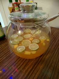 Caipirinha mit maracujasirup und tonic water. Leckere Rezepte Pfirsich Caipirinha Bowle