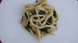 Una volta messa la pentola sopra, pulisci gli spinaci, privandoli dei gambi, e togli la. Pasta Con Panna E Spinaci La Ricetta Di Pasta Con Panna It