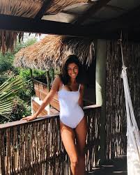 6 631 Curtidas 38 Comentarios Estela Newbold Estelanewbold No Instagram Shopbemyguest One Piece Swimwear Fashion