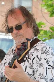 A THINKING FANS' GUITAR HERO