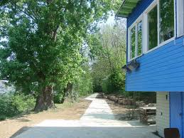 Frankfurt/main is 11 mi from blaues haus, while wiesbaden is 30 mi from the property. Das Blaue Haus