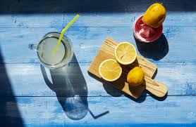 The Pros Cons Of Crystal Light Drink Livestrong Com Crystal Light Drinks Light Drinks Crystal Light
