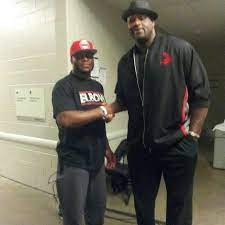Derrick lewis was born on 1 august, 1966. Derrick Lewis Looking Small Next To Shaq Ufc