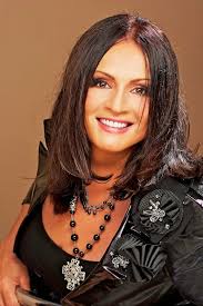 Former soviet and ukrainian pop singer. Otrezala Volosy I Sdelala Kare S Chelkoj 73 Letnyaya Sofiya Rotaru Kardinalno Smenila Stil
