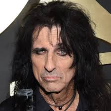 ALICE COOPER Hoy cumple 77 años Vincent Damon Furnier, conocido como Alice  Cooper, es un cantante de hard rock y heavy metal estadounidense. Alice  Cooper fue inicialmente el nombre de una banda