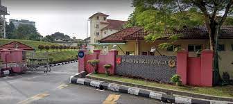 An equivalent formation in the british army would be the territorial army. Mont Royale College Regiment 515 Territorial Army