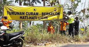 More images for spanduk orgen » Polsek Pleret Bersama Fprb Wonolelo Memasang Spanduk Peringatan Di Jalur Cinomati Tribrata News Bantul