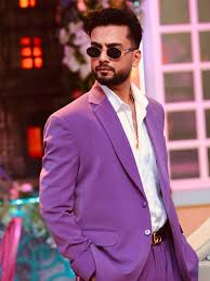 होश वालों को ख़बर क्या बे-ख़ुदी क्या चीज़ है इश्क़ कीजे फिर समझिए ज़िंदगी  क्या चीज़ है ✨ . . . . #elvishyadav #elvisharmy #laughterchefs