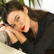 Pınar deniz, 10 kasım 1994 tarihinde i̇stanbul' da dünyaya gelmiştir. Ask 101 Dizisi Burcu Pinar Deniz Kac Yasinda Biyografi Sitesi