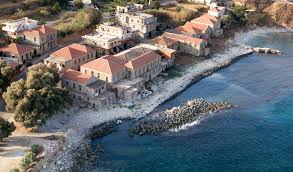 Τα χανιά (au pluriel), souvent transcrit en chaniá ou haniá) est une ville de crète occidentale, dans le district régional du même nom, en grèce. Chania Historical Monuments Chania Segway Tours
