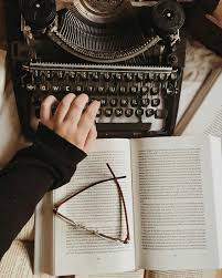 El Sueno De Un Escritor A Writer S Dream Writing Photography Escritura Y Fotografia Typewriter Maquin Book Photography Book Aesthetic Writing Inspiration
