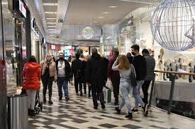 Galeria korona to czterokondygnacyjne centrum handlowe, które zostało wybudowane w stolicy województwa świętokrzyskiego przy warszawskiej 26 na rogu polnej ora. Zakupy Galeria Korona Artykuly Echo Dnia Swietokrzyskie