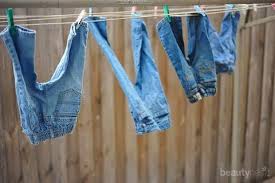 Perawatan celana jeans pria cardinal yang tepat akan membuat celanamu tahan lama (foto kondisi jeans cardinal yang masih lembab jika disimpan akan menyebabkan celana jeans mudah berjamur. Hal Hal Seputar Merawat Warna Jeans Dan Cara Mencerahkan Warna Jeans Yang Kusam