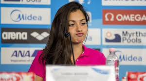 Yusra mardini, die in rio für das team of refugee olympic athletes (roa) im schwimmen angetreten ist, hat danach auf unzähligen gipfeltreffen der mächtigsten menschen dieser welt ihre. Olympia Schwimmerin Yusra Mardini Mir Geht Es Darum Das Bild Zu Korrigieren Das Viele Menschen Von Fluchtlingen Haben Archiv