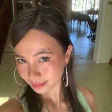 SELENA WHAT ARE YOU DOING HERE 😭