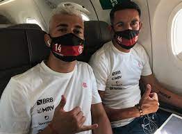 Giorgian daniel de arrascaeta benedetti (locally ˈʃoɾʃan de araskaˈeta, born 1 june 1994) is a uruguayan footballer who plays as an attacking midfielder for brazilian série a club flamengo and the uruguay national team. Arrascaeta Muda Visual Para Partida Do Flamengo Contra O Goias Veja Foto